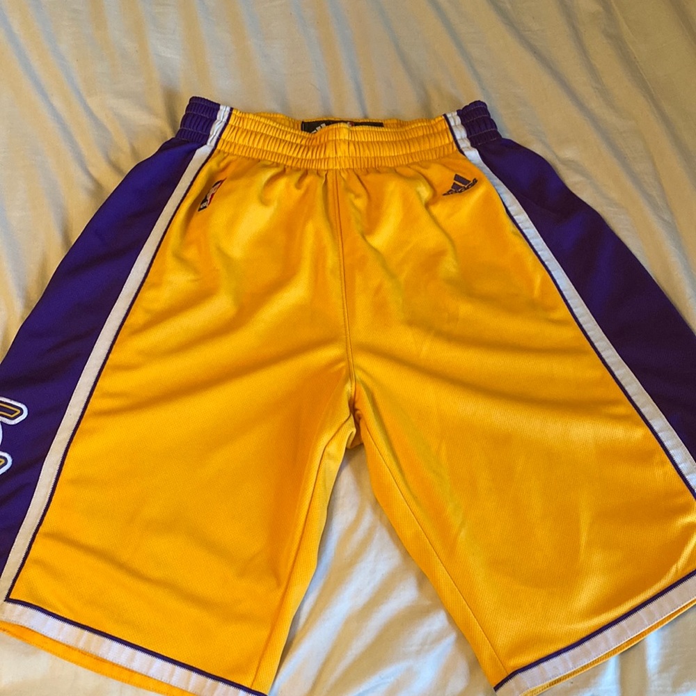 Official Los Angeles Lakers Shorts. Adidas. Men’s Small.